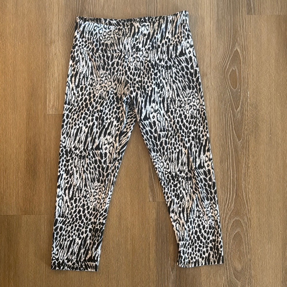 Onzie Animal Print Capri Leggings